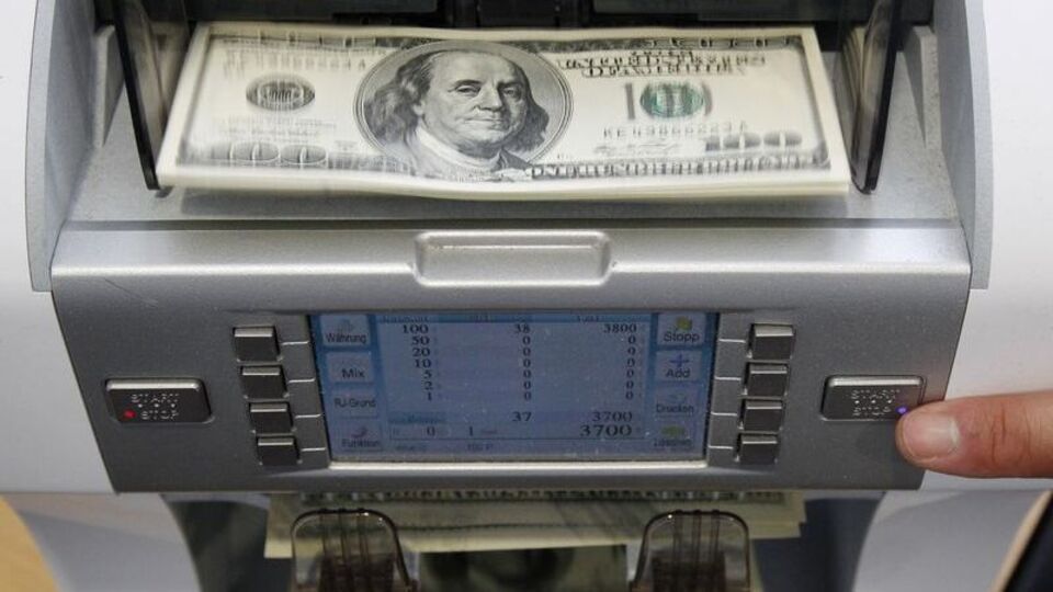İhracatçılar 'Ya dolar al, ya faizi indir' diyor