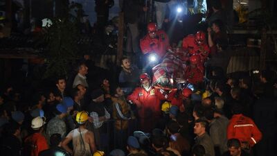 "Çizmelerimi çıkarayım, sedye kirlenmesin!"