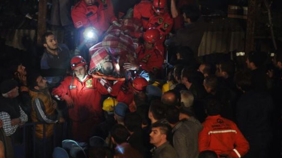 "Çizmelerimi çıkarayım, sedye kirlenmesin!"
