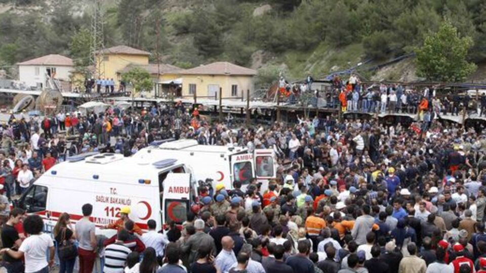 Boğaziçi Üniversitesi Soma'da ölenler için yürüyor