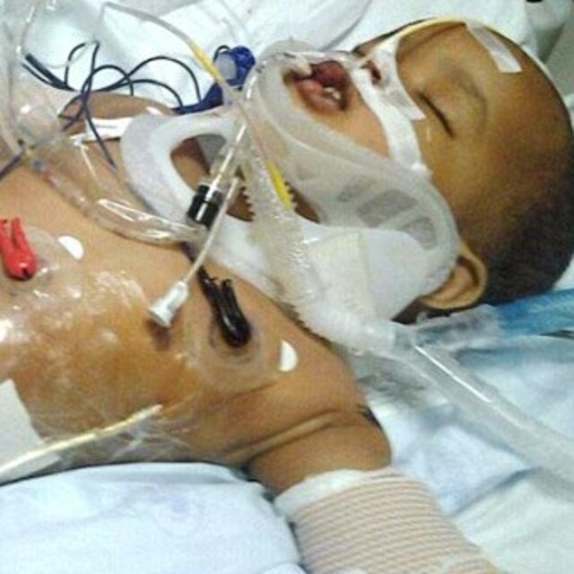 11'inci kattan düşen bebek ölmedi