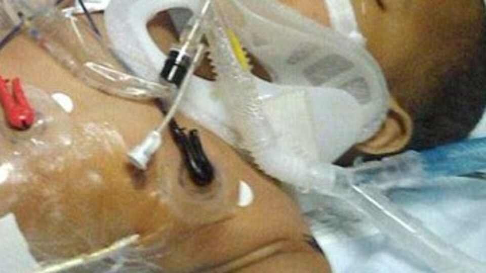 11'inci kattan düşen bebek ölmedi