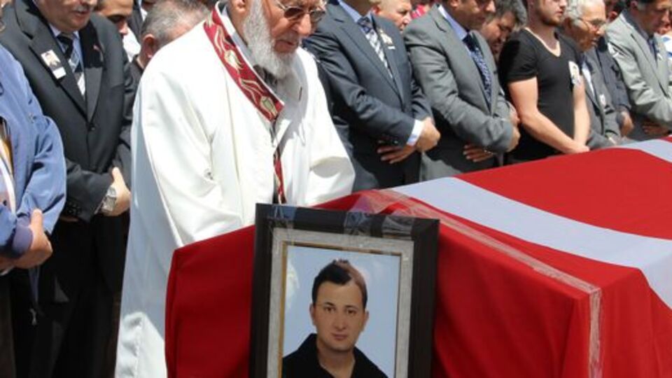 Genç mühendisin cenaze namazını dedesi kıldırdı