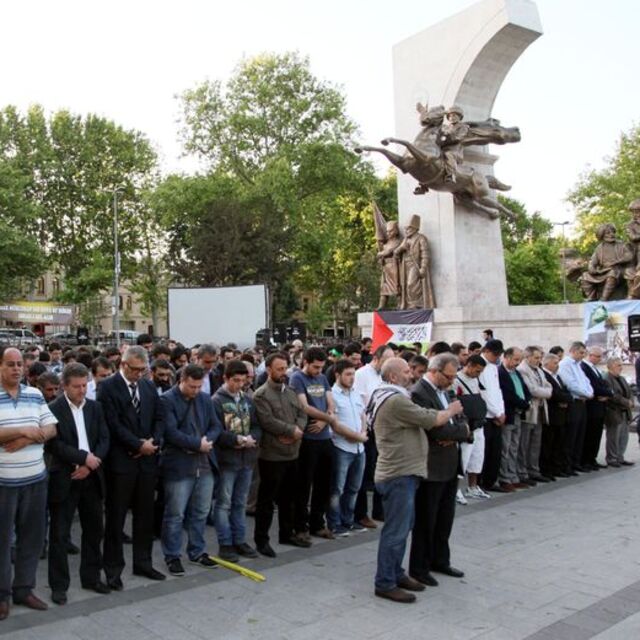 Saraçhane Parkı'nda Soma için gıyabi cenaze namazı kılındı