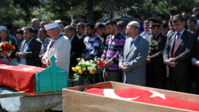Soma'daki faciada ölen işçilerden bazılarının cenazeleri karıştı