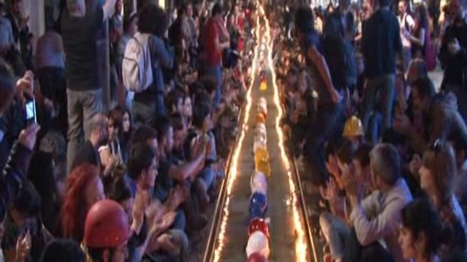 Bir çok ilde Soma için yapılan protestolara polis müdahalesi