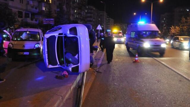 Takla atan otomobilden çıkıp kayıplara karıştılar