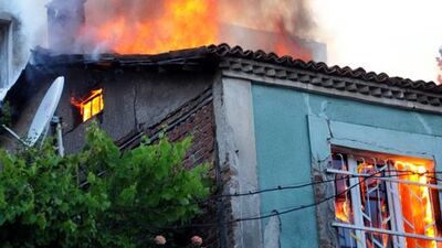 Soma'da yangın iki aileyi evsiz bıraktı