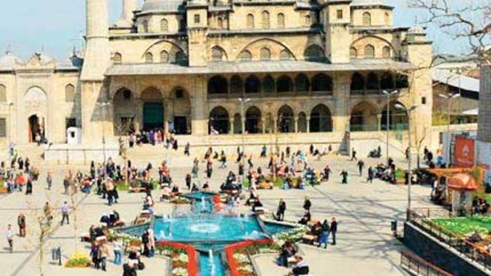 Yeni Cami ve Mısır Çarşısı'na yeni meydan