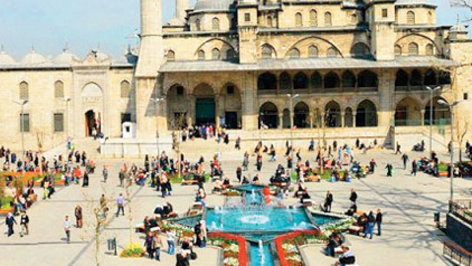 Yeni Cami ve Mısır Çarşısı'na yeni meydan