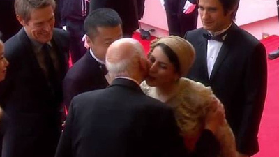 İran'ı kızdıran öpüşme!