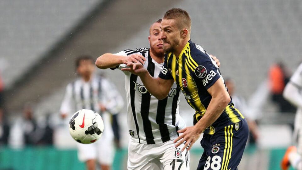Caner imzayı atıyor!