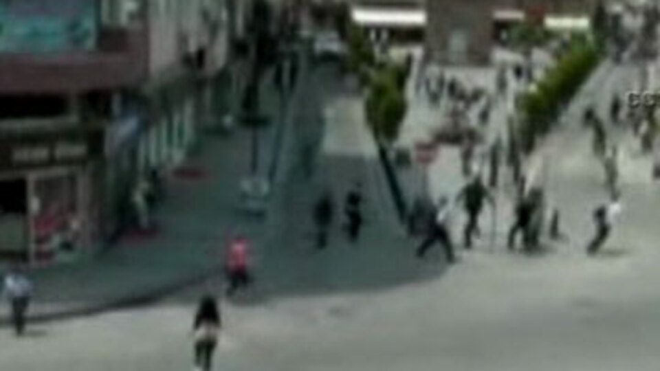 Gökçeada depremi mobese kamerasında!