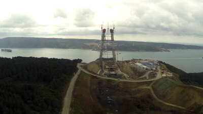 Bu adamlar nereye bakıyor?