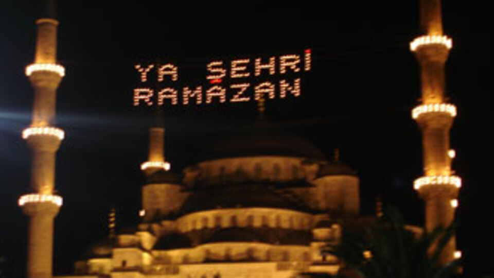 Ramazan ne zaman başlıyor? Ramazan Bayramı ne zaman başlıyor? Ramazan bayramı Hangi ayda oruç tutacağız? Ramazan Bayramı kaç gün tatil?