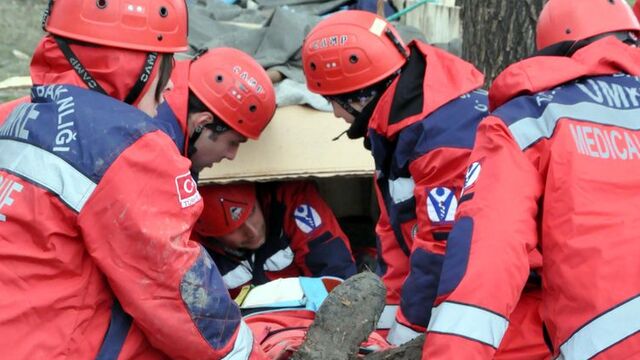 Düştüğü uçurumdan 30 saat sonra çıkarıldı