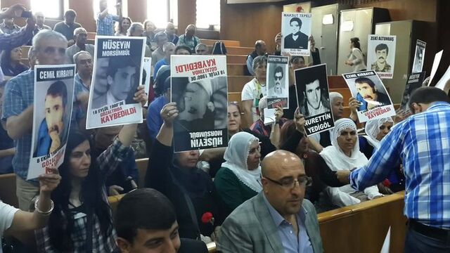 Evren'e anne isyanı: "Zehir zıkkım iç yılan"