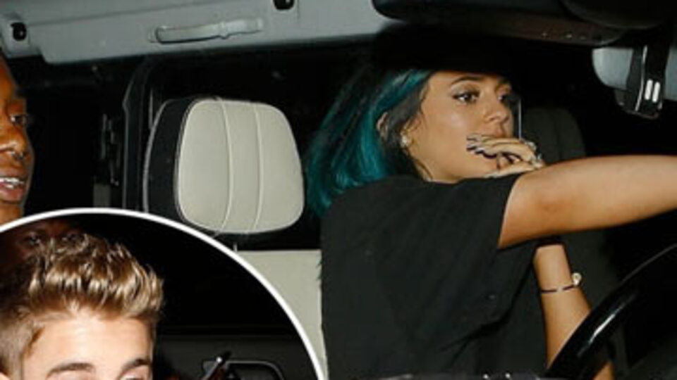 Küçük kardeş Justin'i kaptı