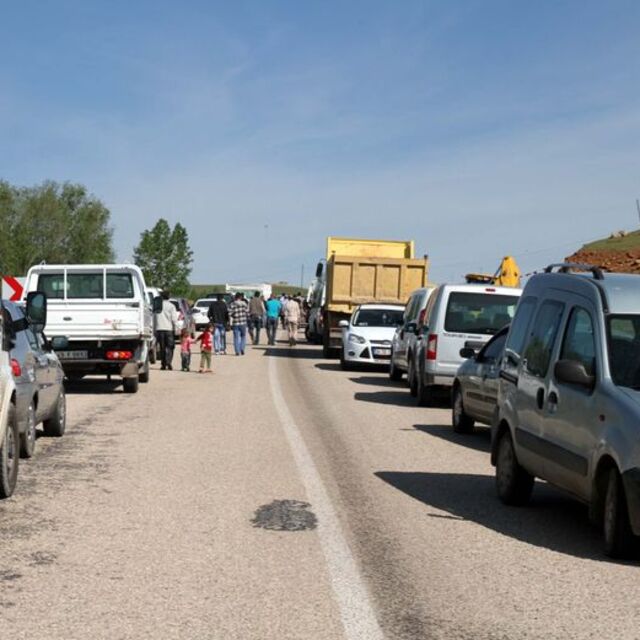 Muş'ta yol kapatma eylemi!