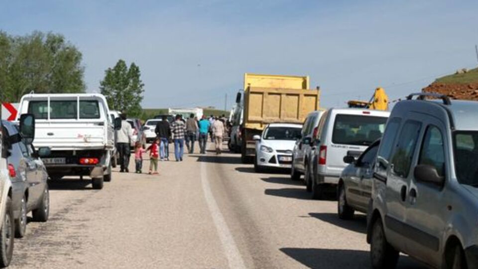 Muş'ta yol kapatma eylemi!
