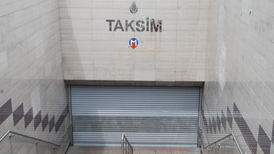 Taksim'e çıkan yollar kapatıldı, seferler iptal edildi