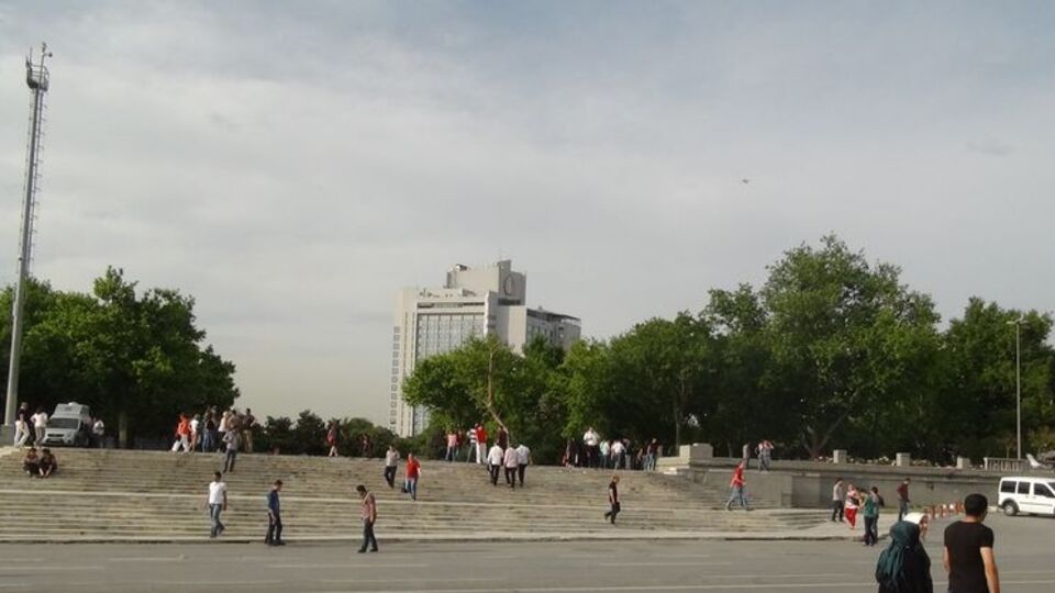 Taksim'de polisle eylemciler arasında gerginlik!