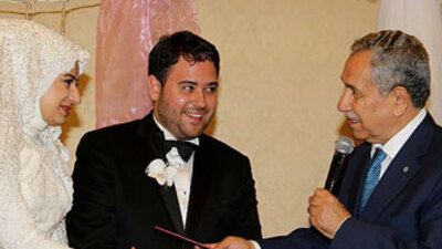 Başbakan Yardımcısı Arınç nikah şahitliği yaptı