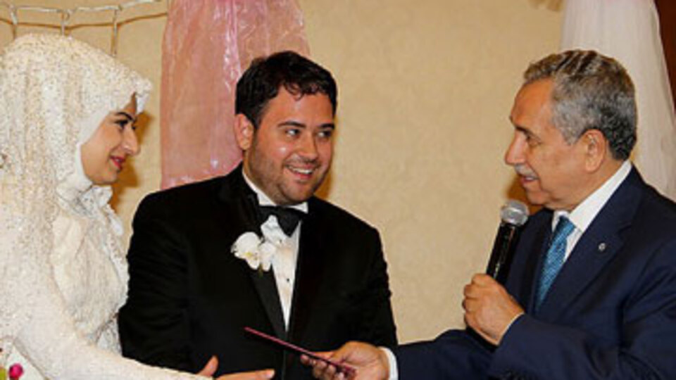 Başbakan Yardımcısı Arınç nikah şahitliği yaptı