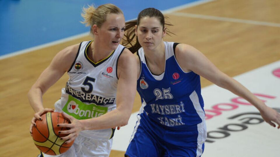 F.Bahçe McCoughtry ve Bibrzycka ile uzattı