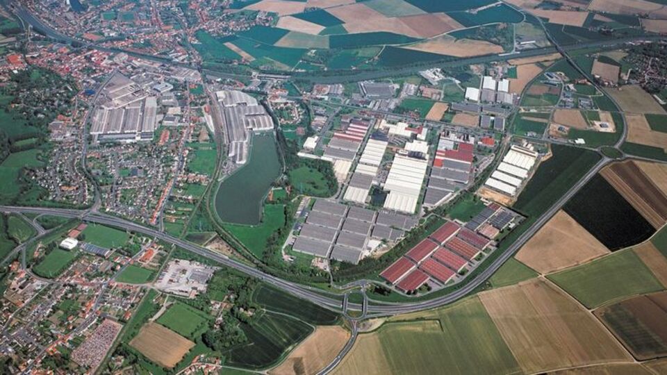 Şişecam dünyanın en büyüğü ile masada