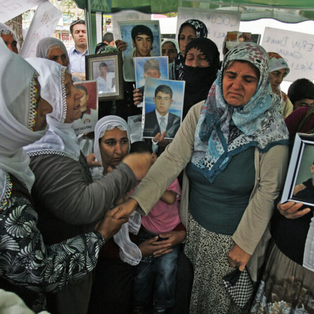 Diyarbakır'da eylem yapan ailelerden Demirtaş'a tepki