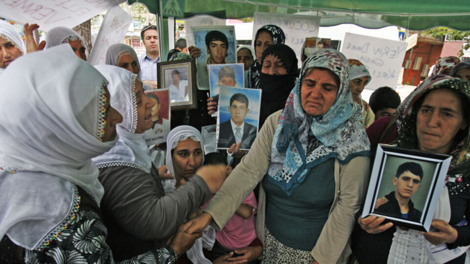 Diyarbakır'da eylem yapan ailelerden Demirtaş'a tepki