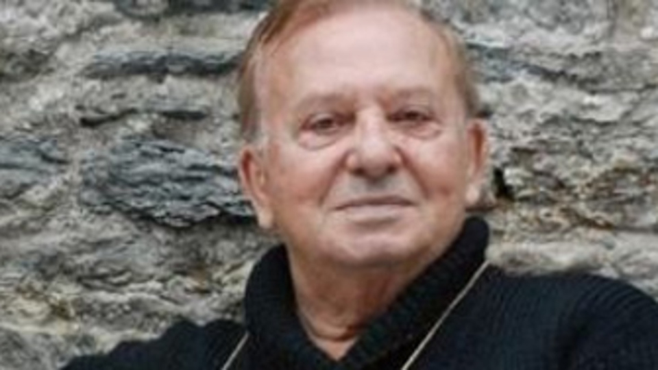 Mal varlığını bağışladı