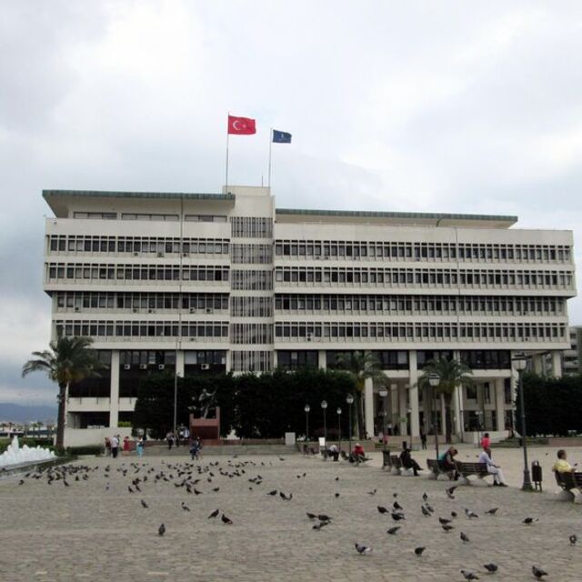 İzmir Büyükşehir Belediyesi'nde 'böcek' bulundu