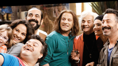 Pek Yakında selfie'si