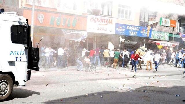 Bağcılar ve Gazi Mahallesi'nde polis müdahalesi