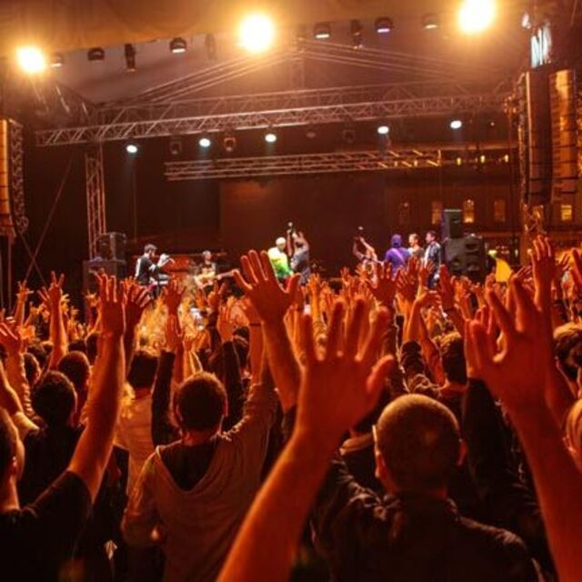 Konserler havaya uçurdu