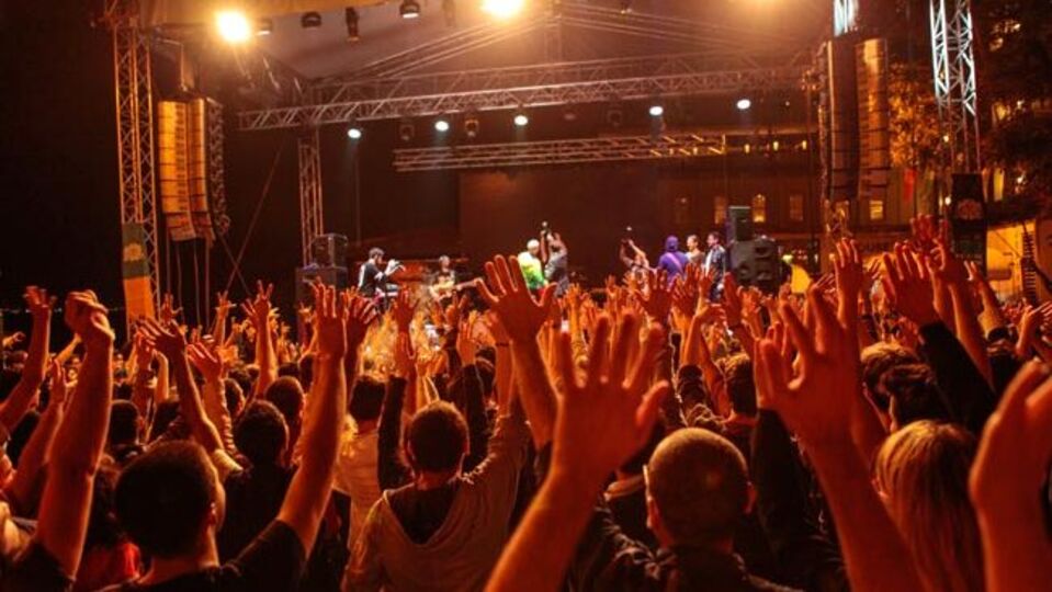 Konserler havaya uçurdu