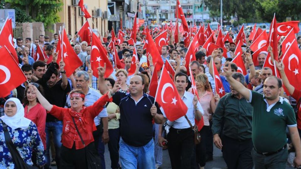 Birçok ilde 'bayrağa saygı' yürüyüşü başladı