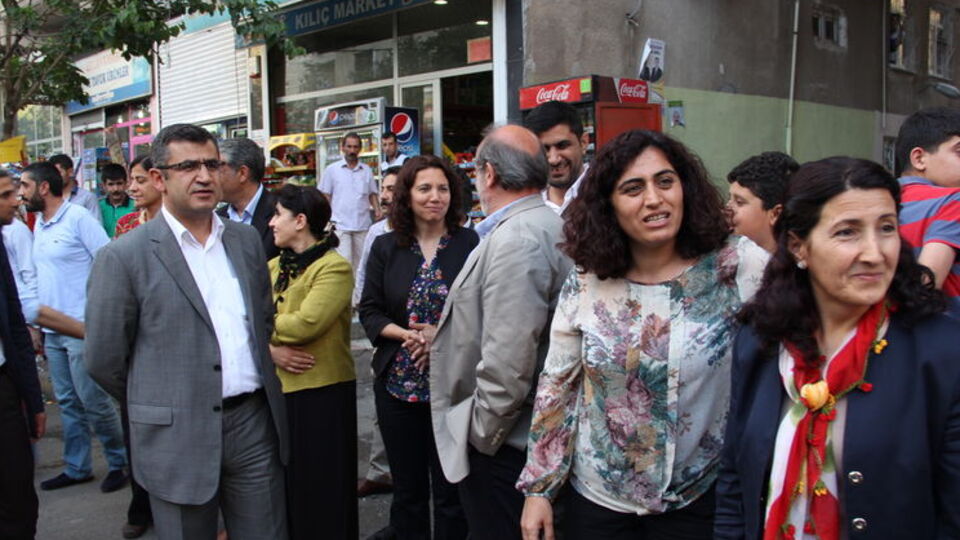 Sebahat Tuncel: Bayrak indirme olayı provokasyon