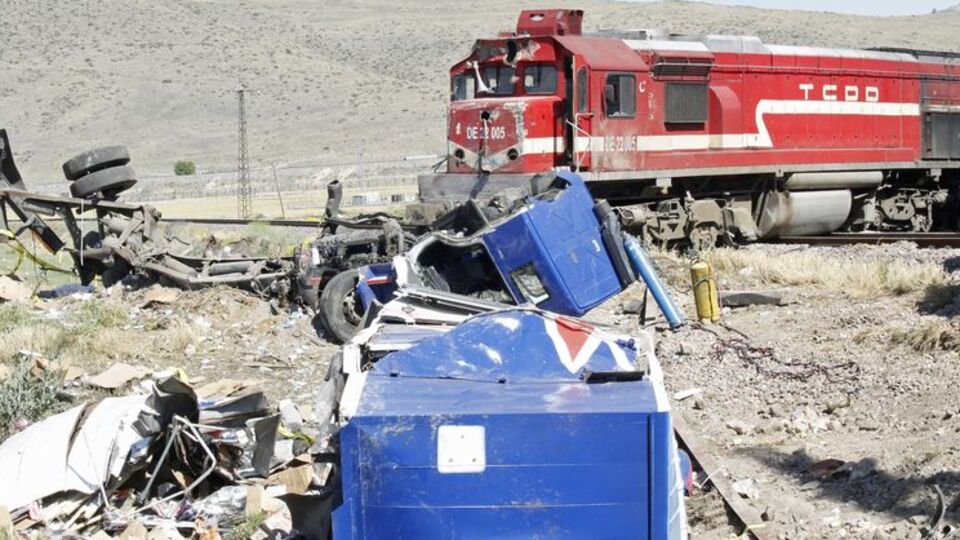 Kayseri'de Tren ile TIR çarpıştı