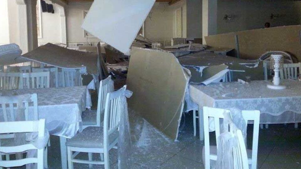 Düğün salonun asma tavanı davetlilerin üzerine çöktü