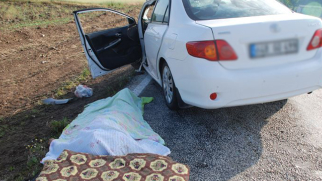 Burdur'da 2 otomobil çarpıştı
