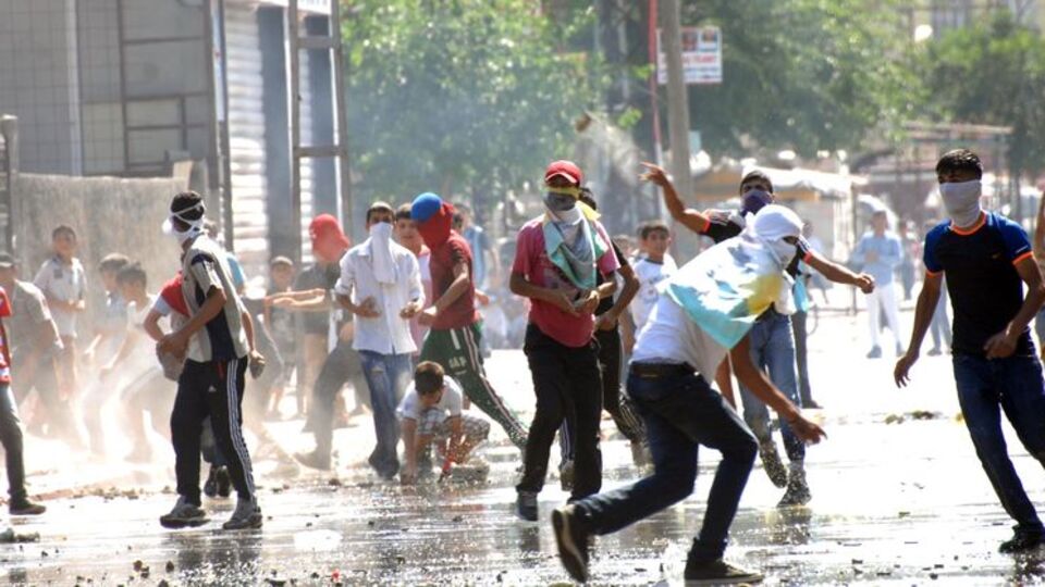 İbrahim Aras'ın cenazesinde gerginlik