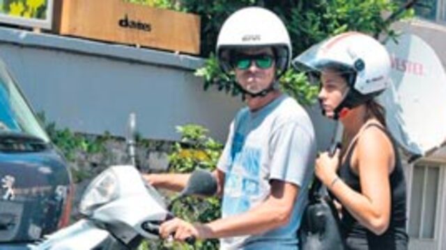 Oyuncu aşkı ile motosiklet keyfi