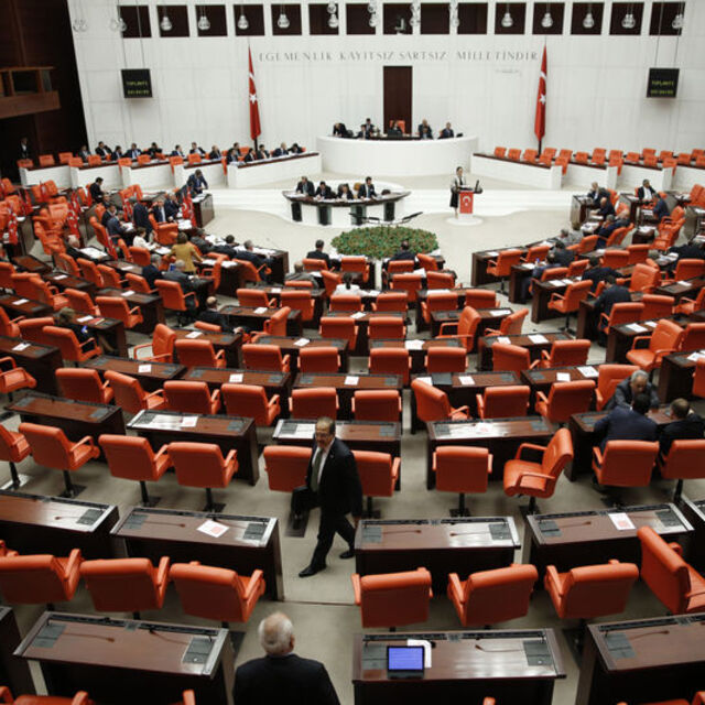 CHP'nin öğrenci affı önergesi kabul edilmedi!