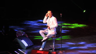 Fıtığa rağmen sahnede