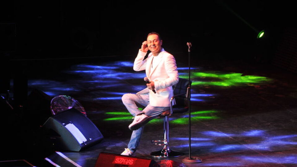 Fıtığa rağmen sahnede