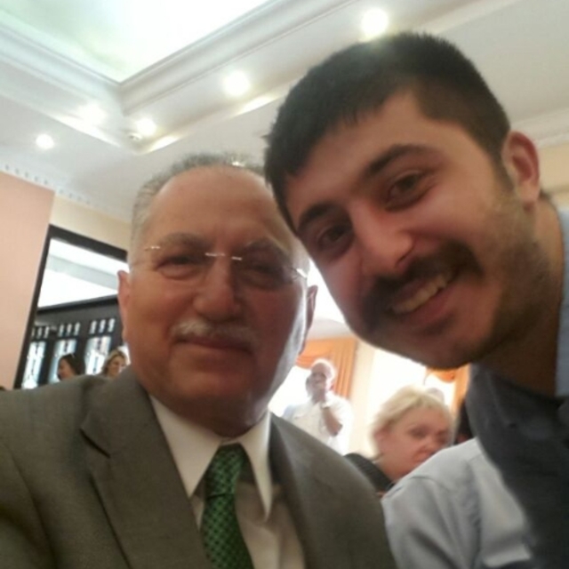 Ekmeleddin İhsanoğlu'ndan ilk selfie