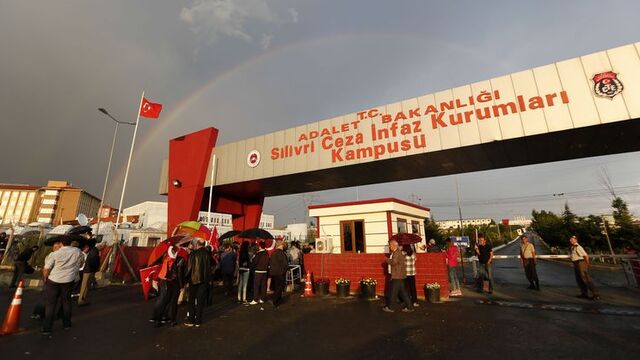 Tahliye sonrası sert açıklamalar!